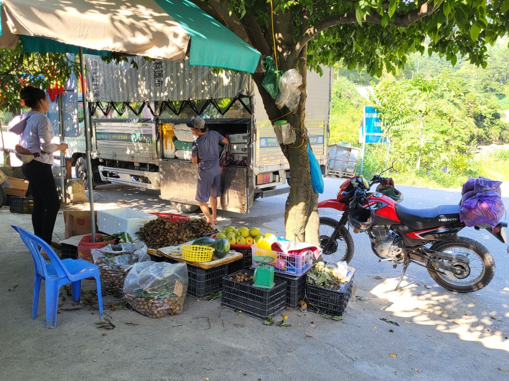 Cette image a un attribut alt vide ; le nom du fichier est 20-marie-france-lesage-vietnam-sur-la-route-vers-hoang-su-phi.jpg