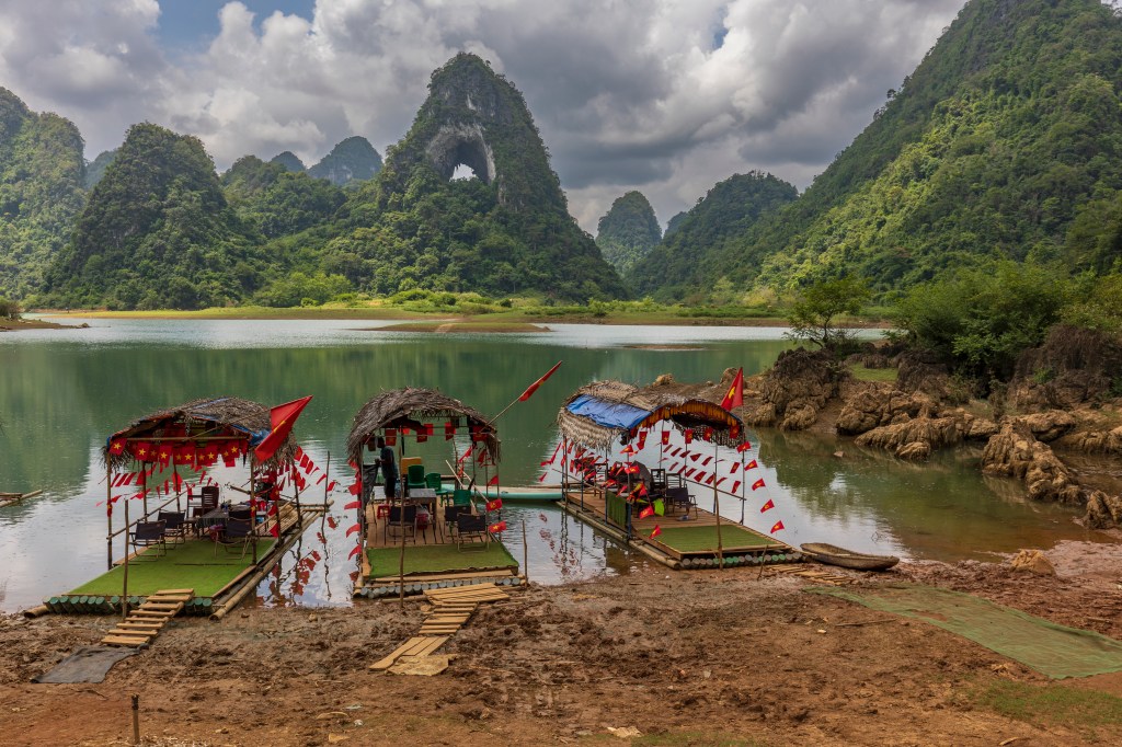 Cette image a un attribut alt vide ; le nom du fichier est 6-marie-france-lesage-vietnam-mountain-gods-eye-1.jpg