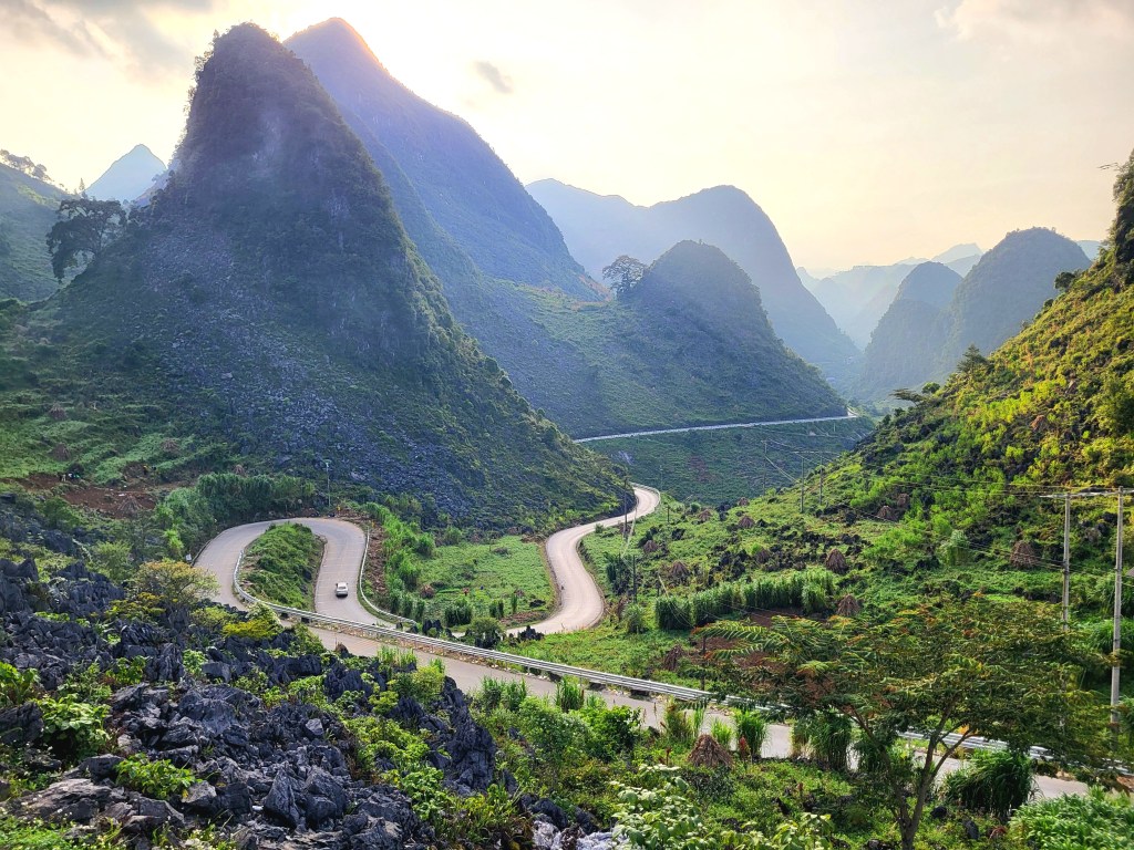 Cette image a un attribut alt vide ; le nom du fichier est 7-marie-france-lesage-vietnam-col-de-mai-pi-leng-2.jpg